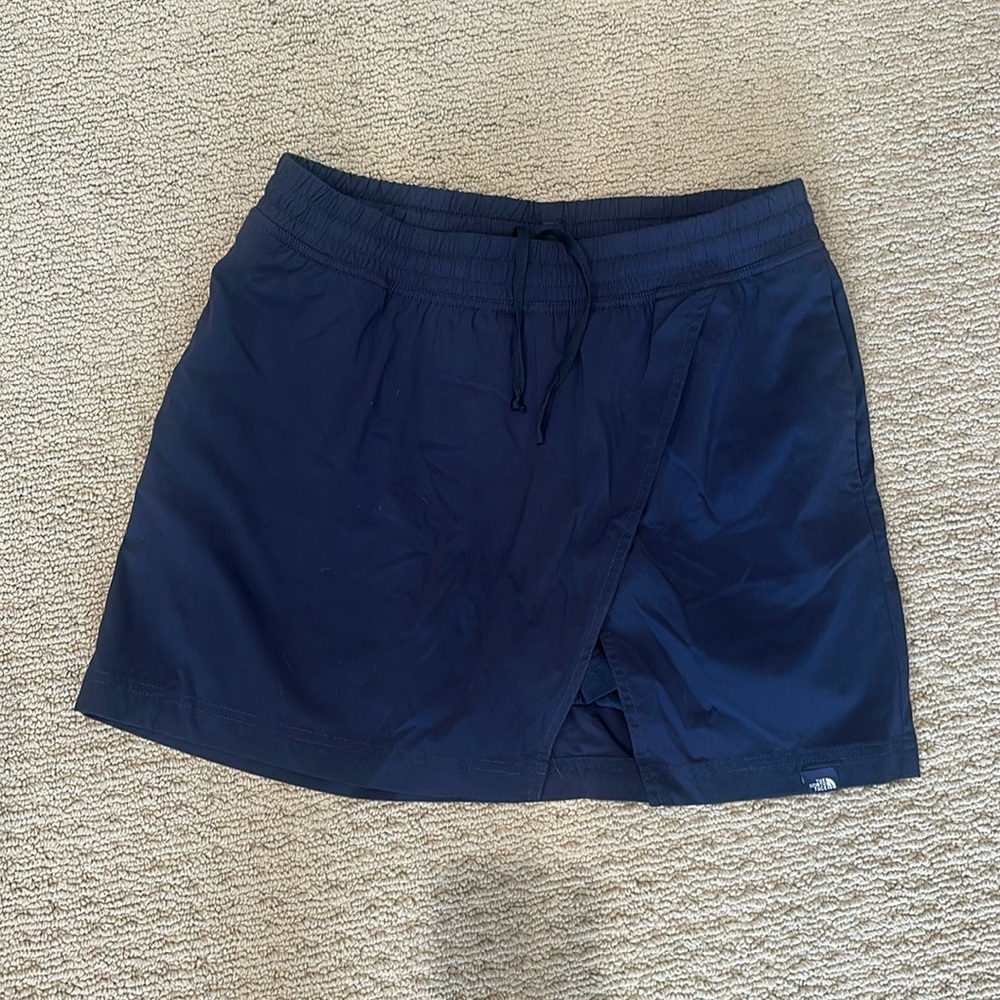 North face navy skort with slit
